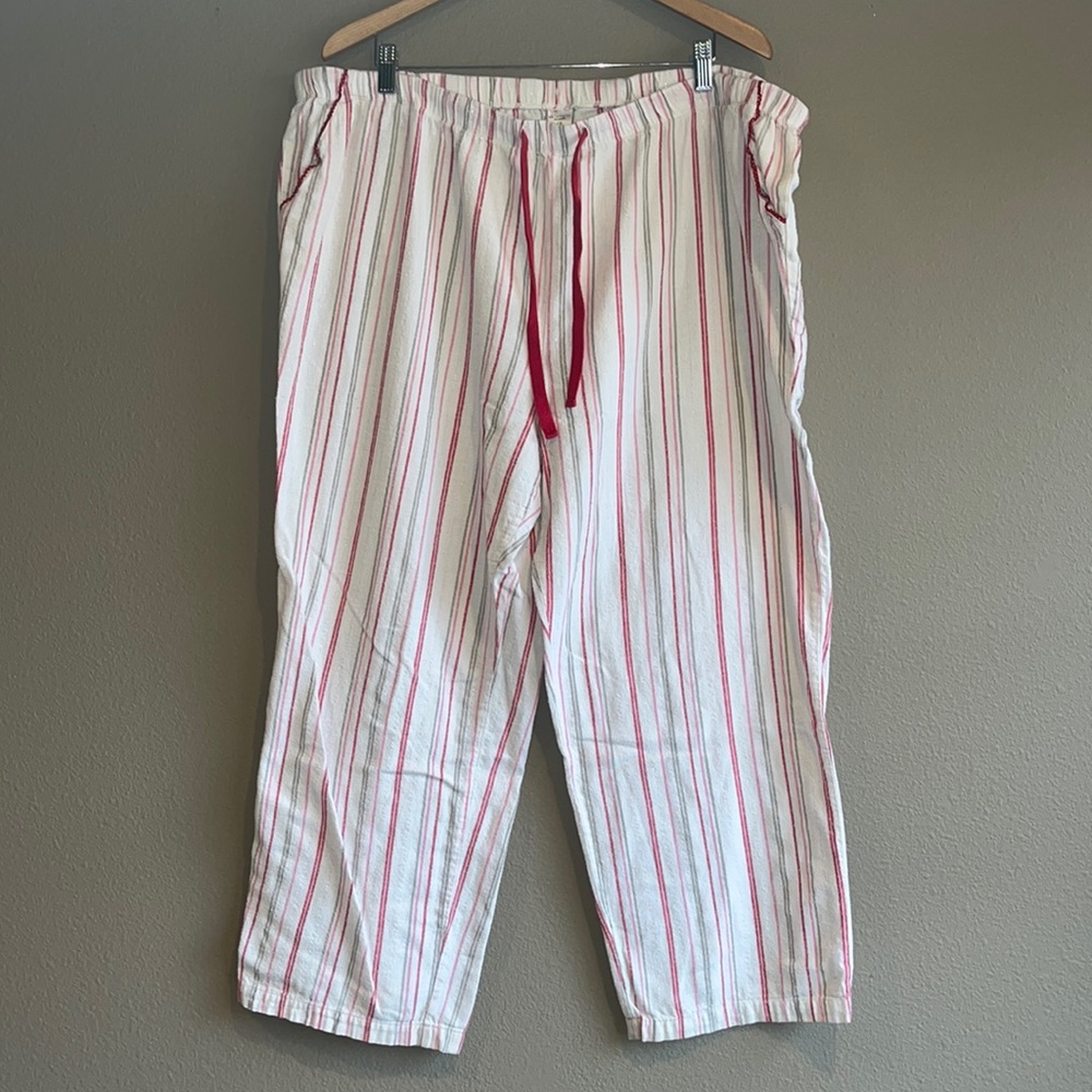 Liz Claiborne Women Red, White, Pink, Gray, & Silver Pajama Top and Bottom Set